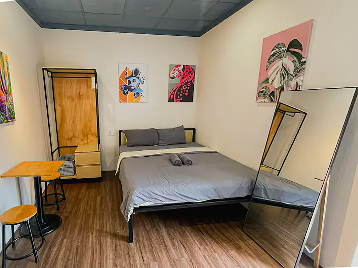 Studio near Airport & Center | Fast WiFi + Laundry - 2