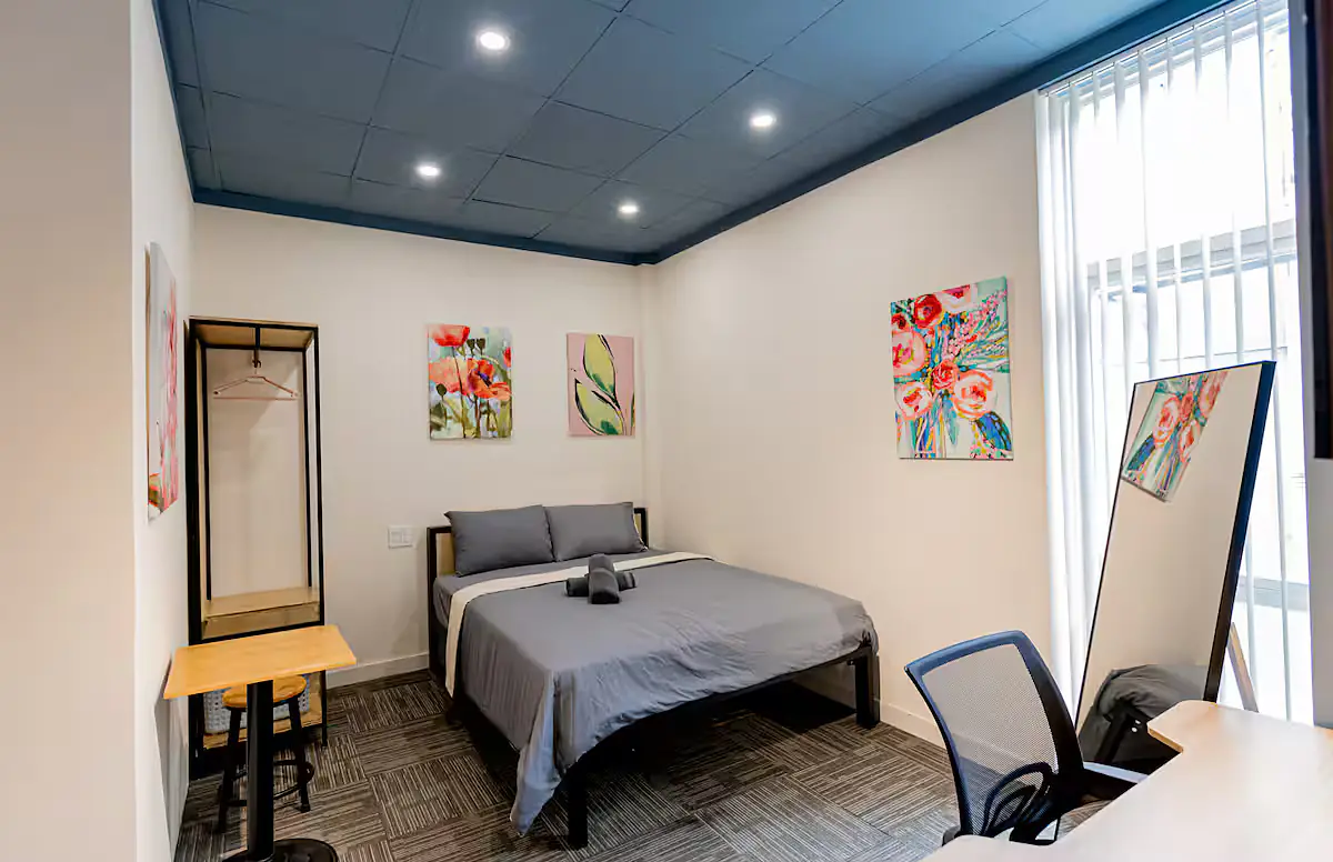 Studio near Airpt & Center| Fast Wifi Free laundry