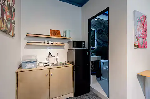 Studio near Airpt & Center| Fast Wifi Free laundry - 5