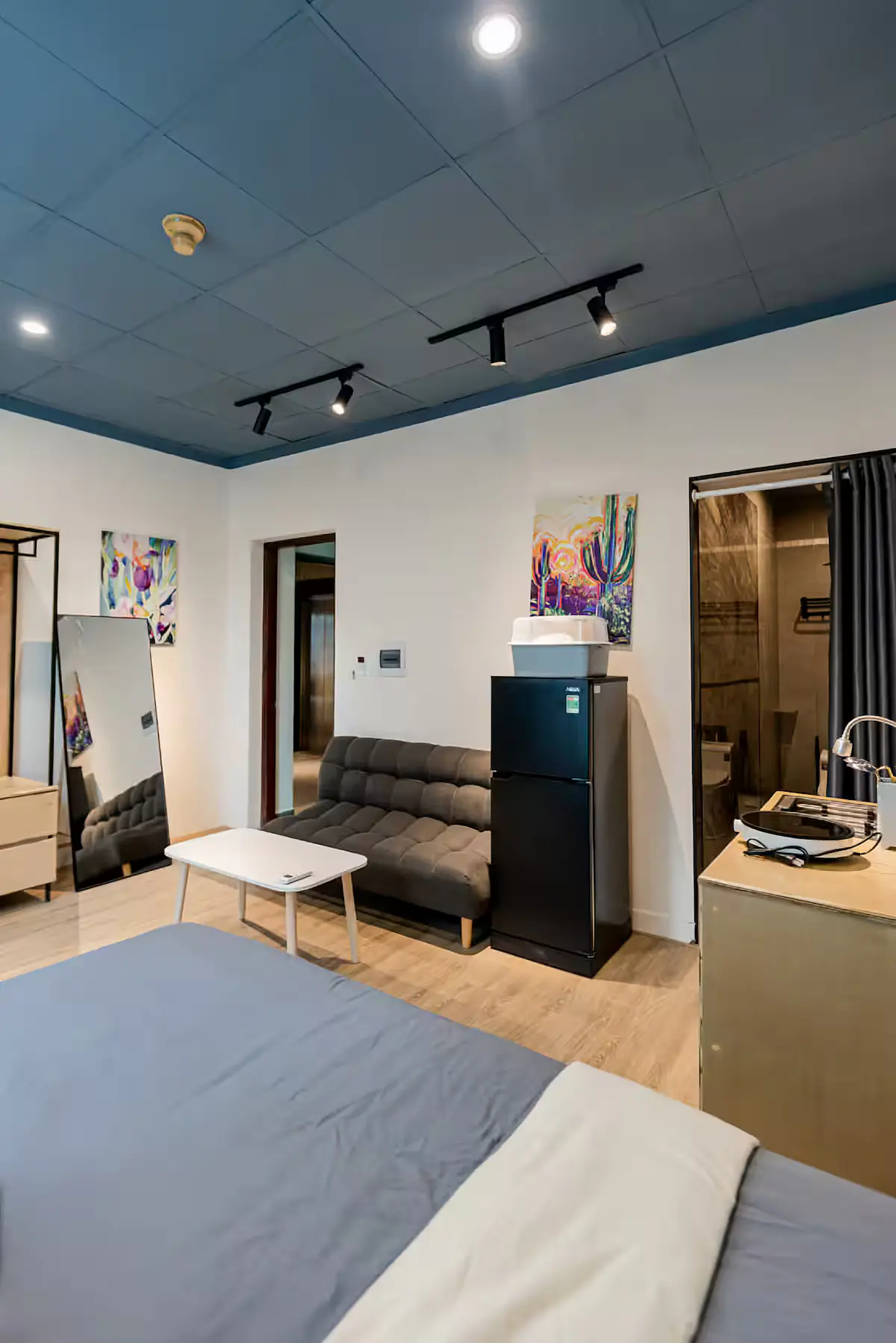 Comfy Studio between Airport & Center | Fast Wifi