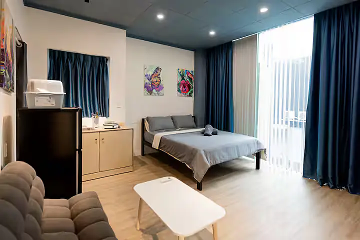 Comfy Studio between Airport & Center | Fast Wifi - 2