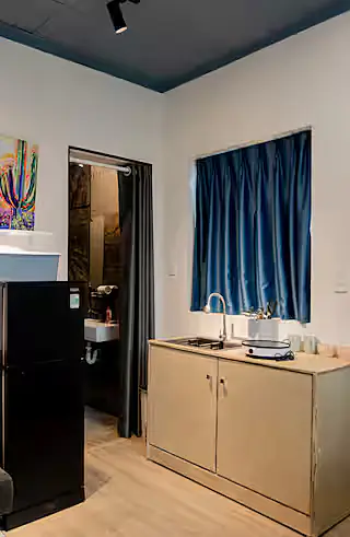 Balcony Room Fast Wifi & Laundry | 7 mins to Airpt - 4