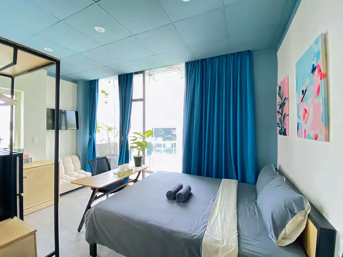 Balcony Room Fast Wifi & Laundry | 7 mins to Airpt