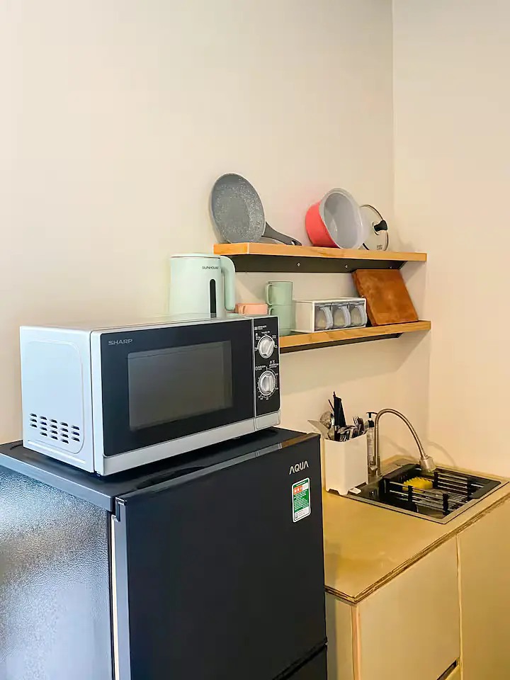 Patio Studio near Airport | Fast Wifi & Laundry - 4
