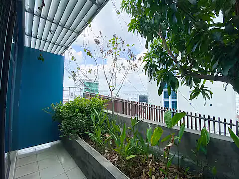 Patio Studio near Airport | Fast Wifi & Laundry - 5
