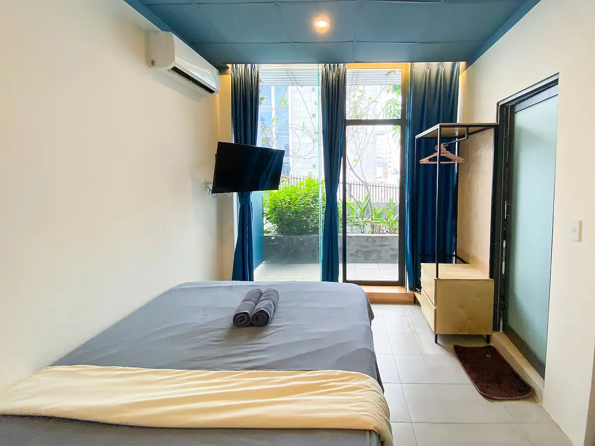Patio Studio near Airport | Fast Wifi & Laundry