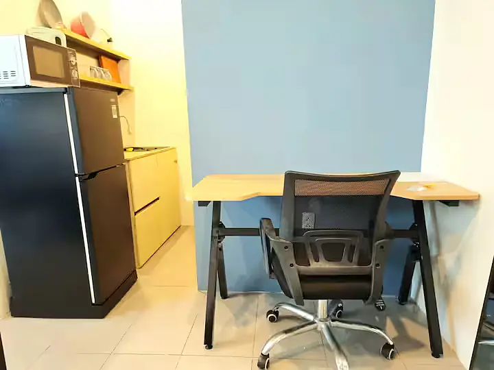 Patio Studio near Airport | Fast Wifi & Laundry - 2
