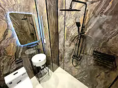 Patio Studio near Airport | Fast Wifi & Laundry - 3