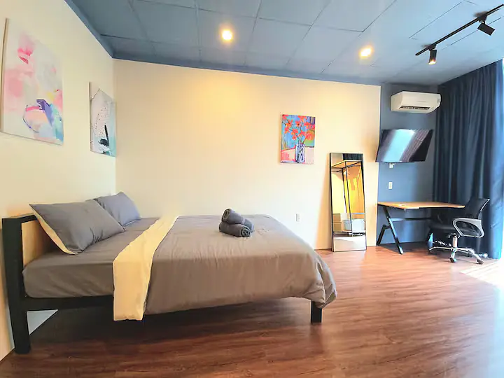 Comfy Apartment near Center & Airport | Fast Wi-Fi - 2