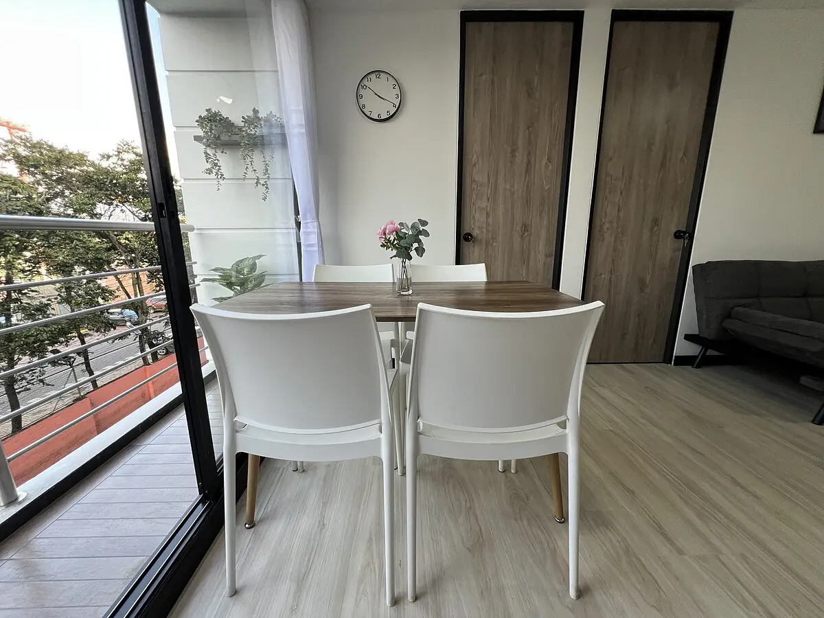 Botanical Garden Apartment N - 18