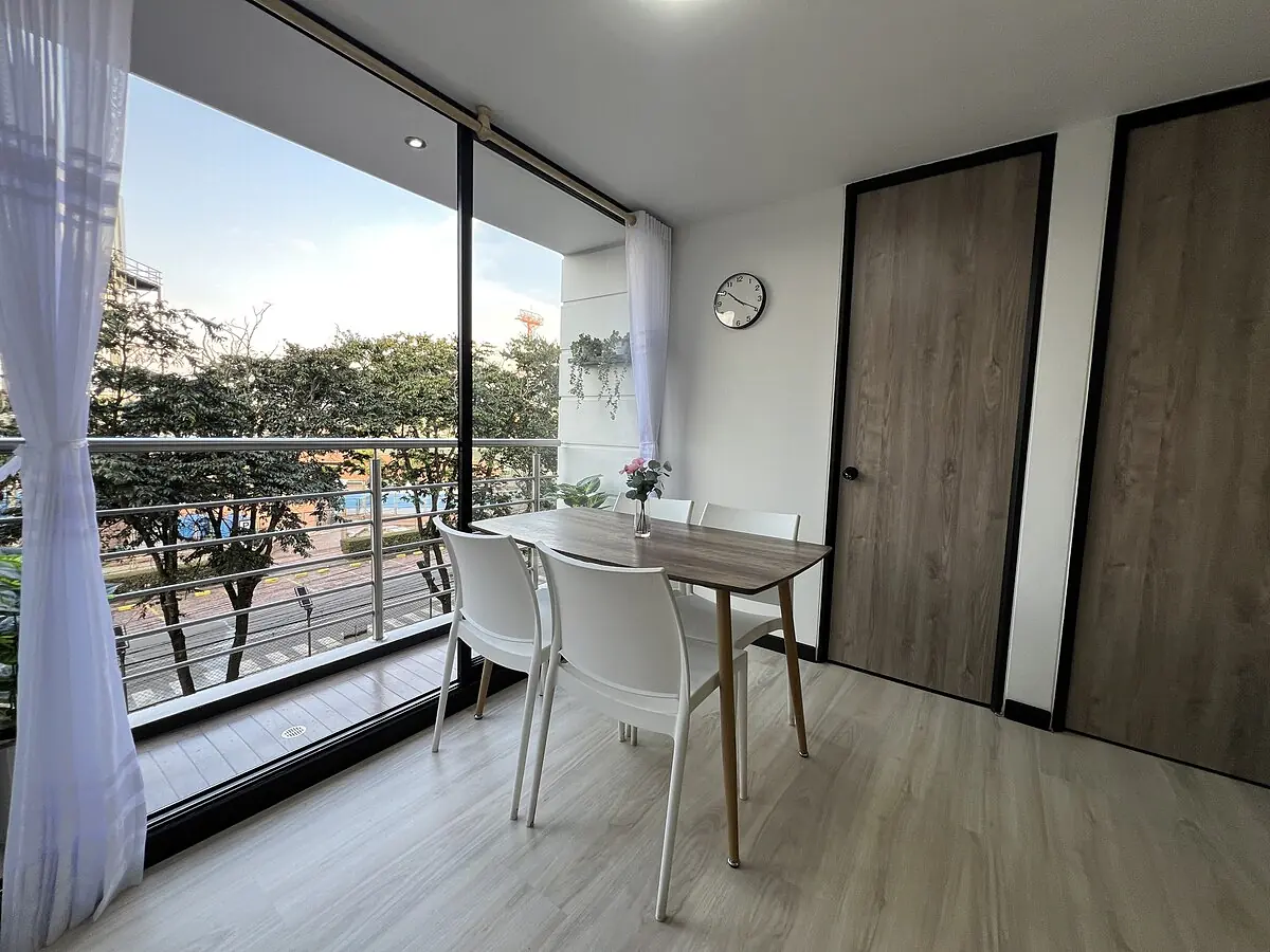 Botanical Garden Apartment N - 15