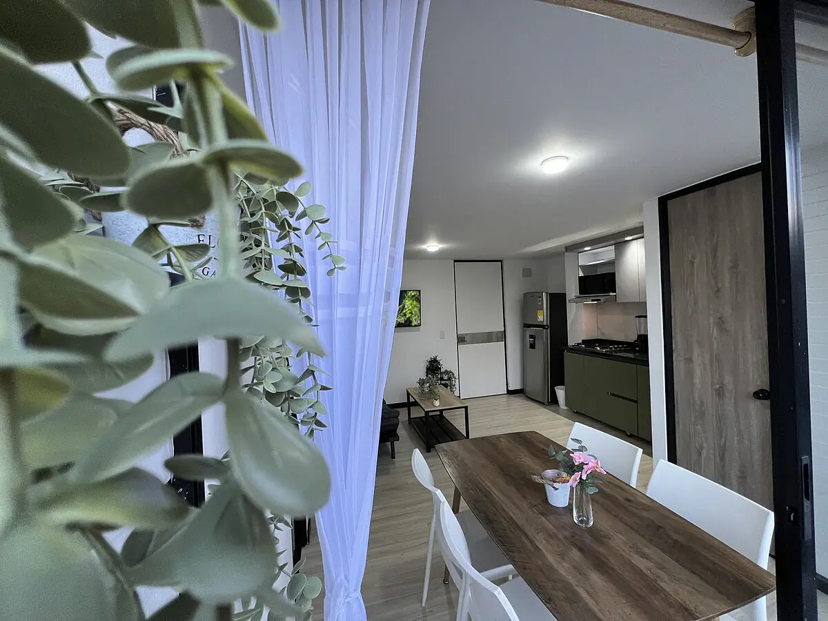 Botanical Garden Apartment N - 17