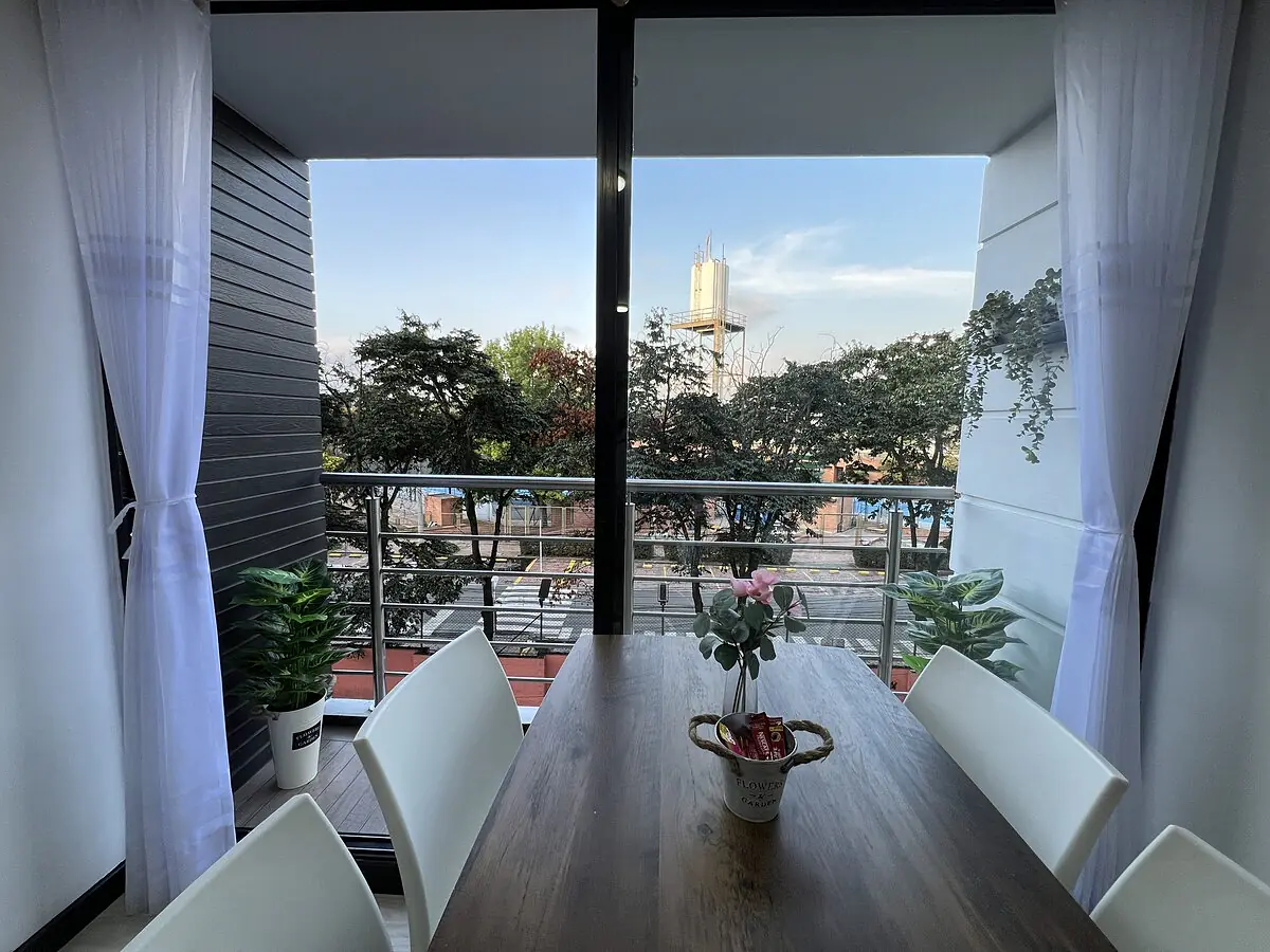 Botanical Garden Apartment N - 14