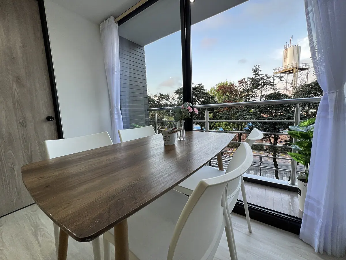 Botanical Garden Apartment N - 16