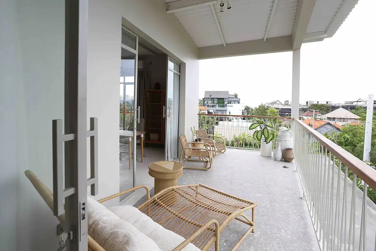 Minimalist Loft in center of Canggu, with balcony - 2