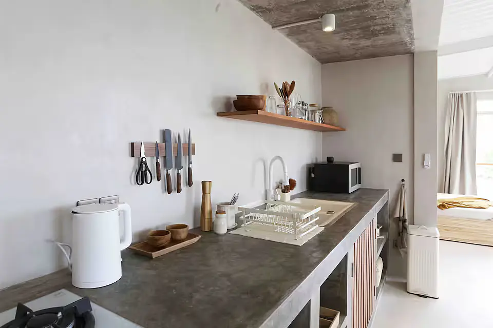 Minimalist Loft in center of Canggu, with balcony - 3