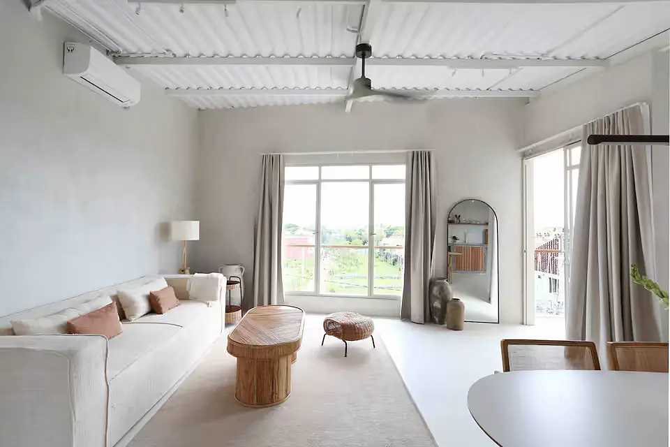 Artistic Loft in center of Canggu, with balcony